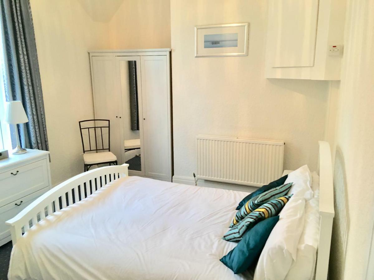 Woodlands Apartment *